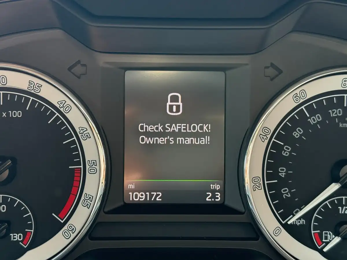 2017-skoda-octavia-16tdi-se-l-115ps-hatchback-1596cc-dsg-big-14