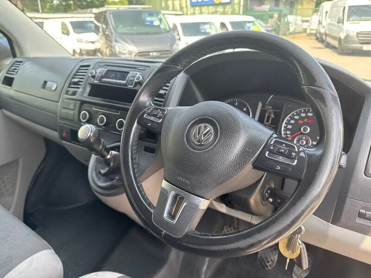 2015-volkswagen-transporter-20tdi-t32-startline-140ps-swb-panel-van-big-25
