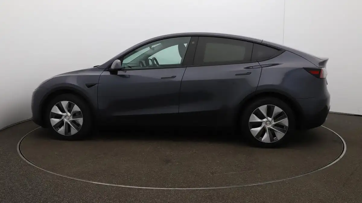 2023-tesla-model-y-e-rwd-big-62