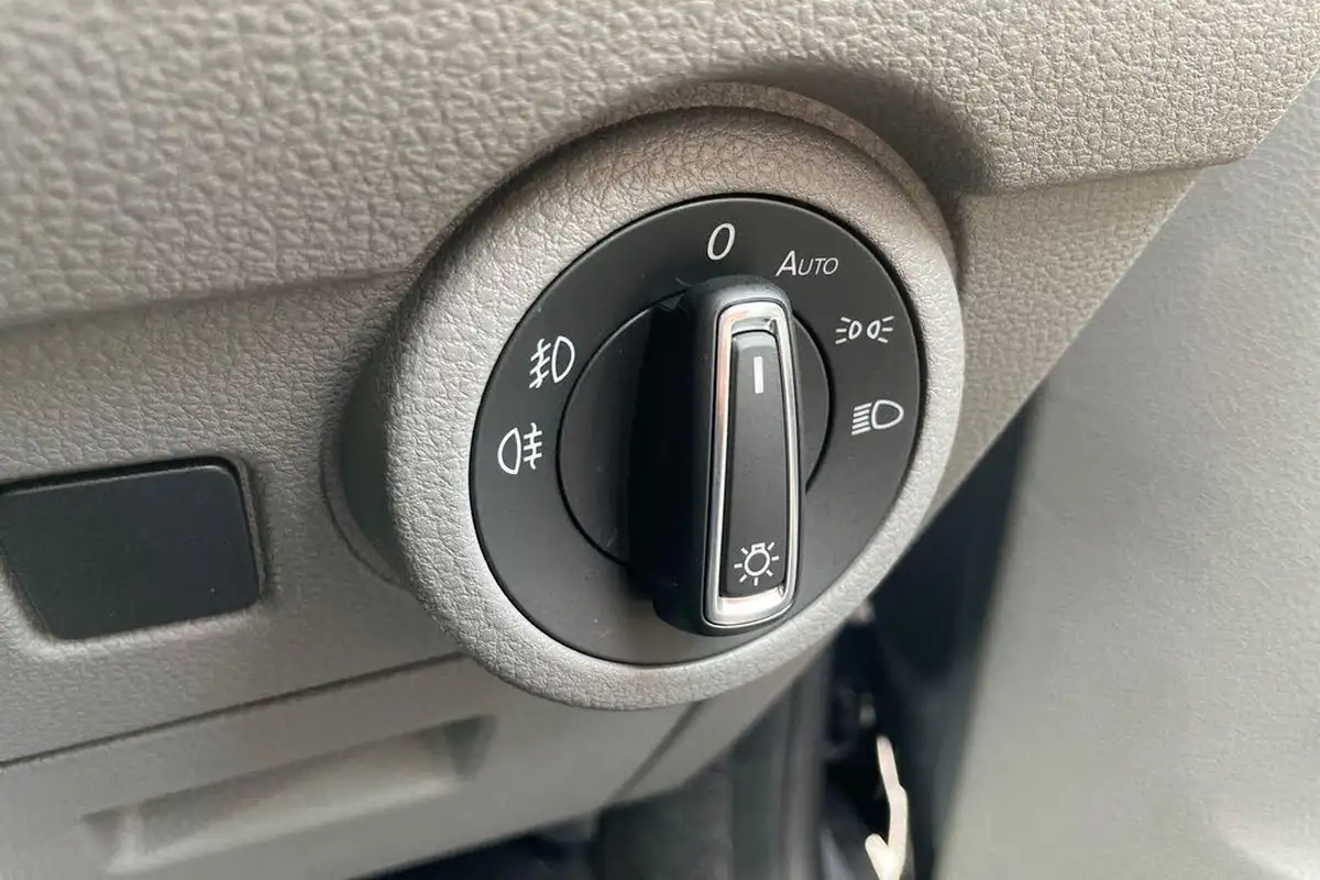 2024-volkswagen-transporter-20bitdi-t32-sportline-bmt-swb-panel-van-big-18