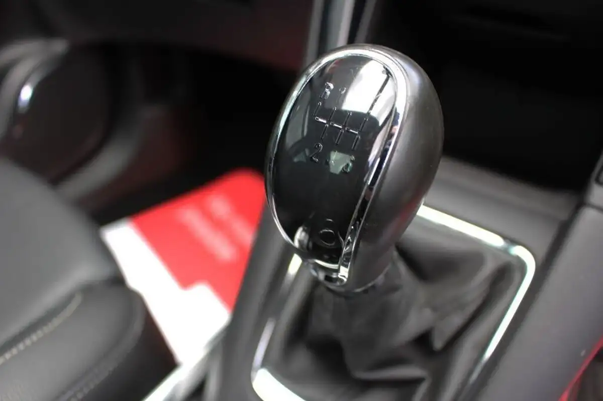 2015-vauxhall-zafira-tourer-16cdti-elite-big-12