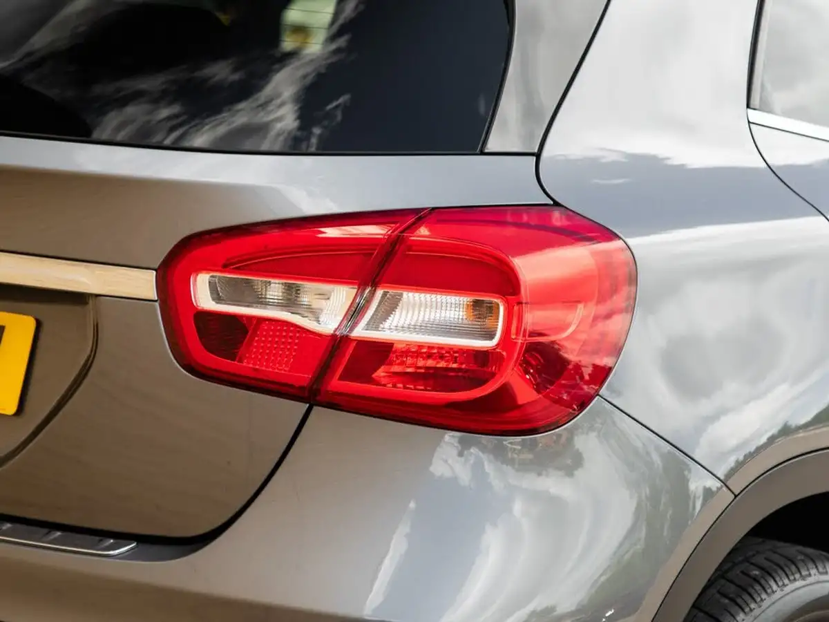 2017-mercedes-benz-gla-class-16-gla-200-se-executive-big-8