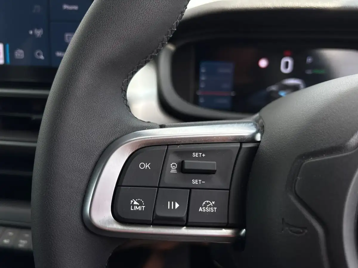 2024-jeep-avenger-e-summit-big-18