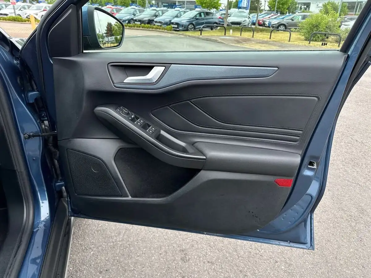 2022-ford-focus-big-34
