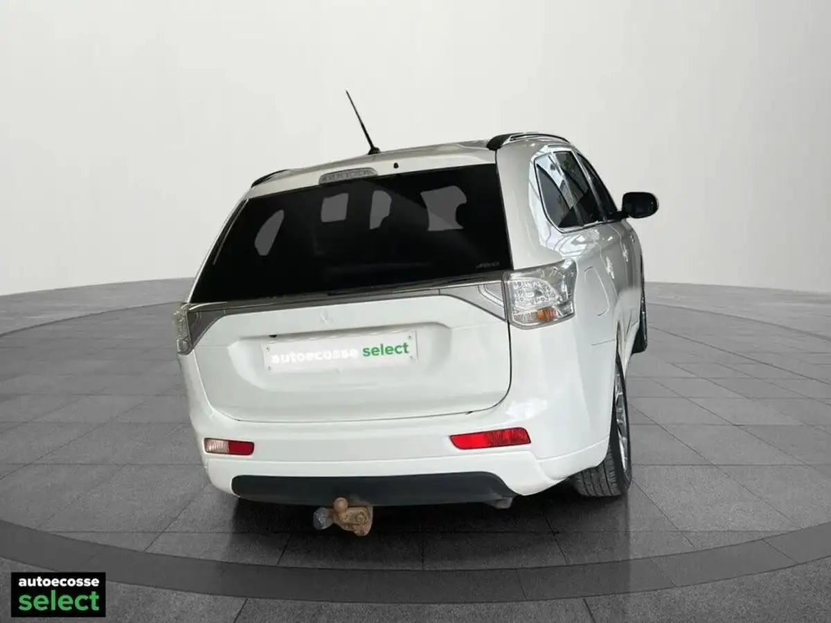 2015-mitsubishi-outlander-20-gx4h-phev-big-10