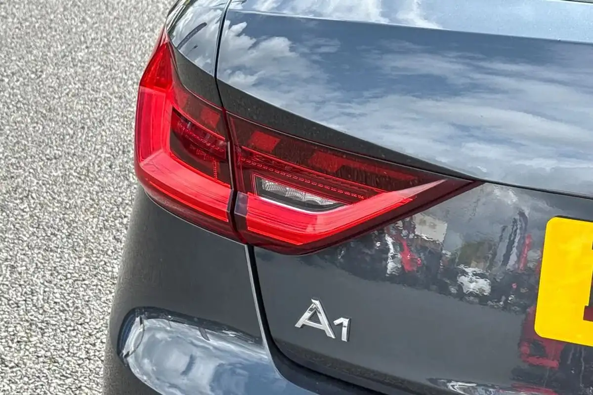 2019-audi-a1-10-30-tfsi-technik-big-27