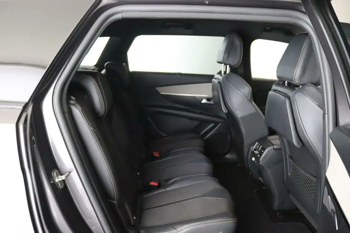 2022-peugeot-5008-suv-12-puretech-gt-eat8-big-12