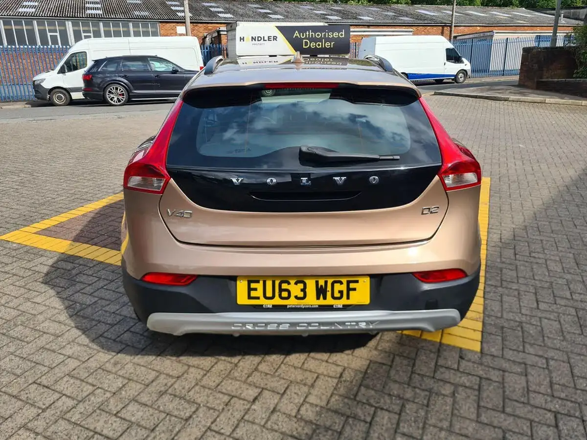 2013-volvo-v40-16td-d2-cross-country-lux-powershift-big-13