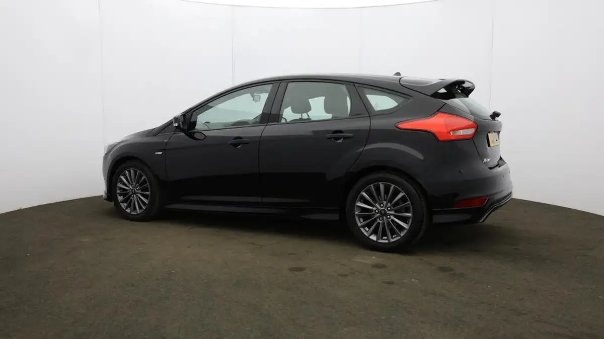 2018-ford-focus-10t-st-line-140ps-hatchback-big-68