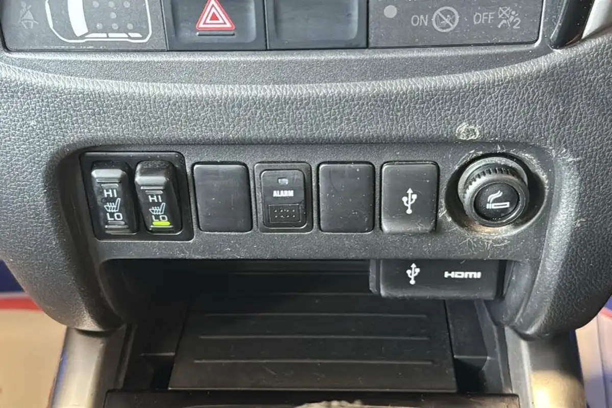 2019-mitsubishi-l200-24di-d-barbarian-eu6-big-29