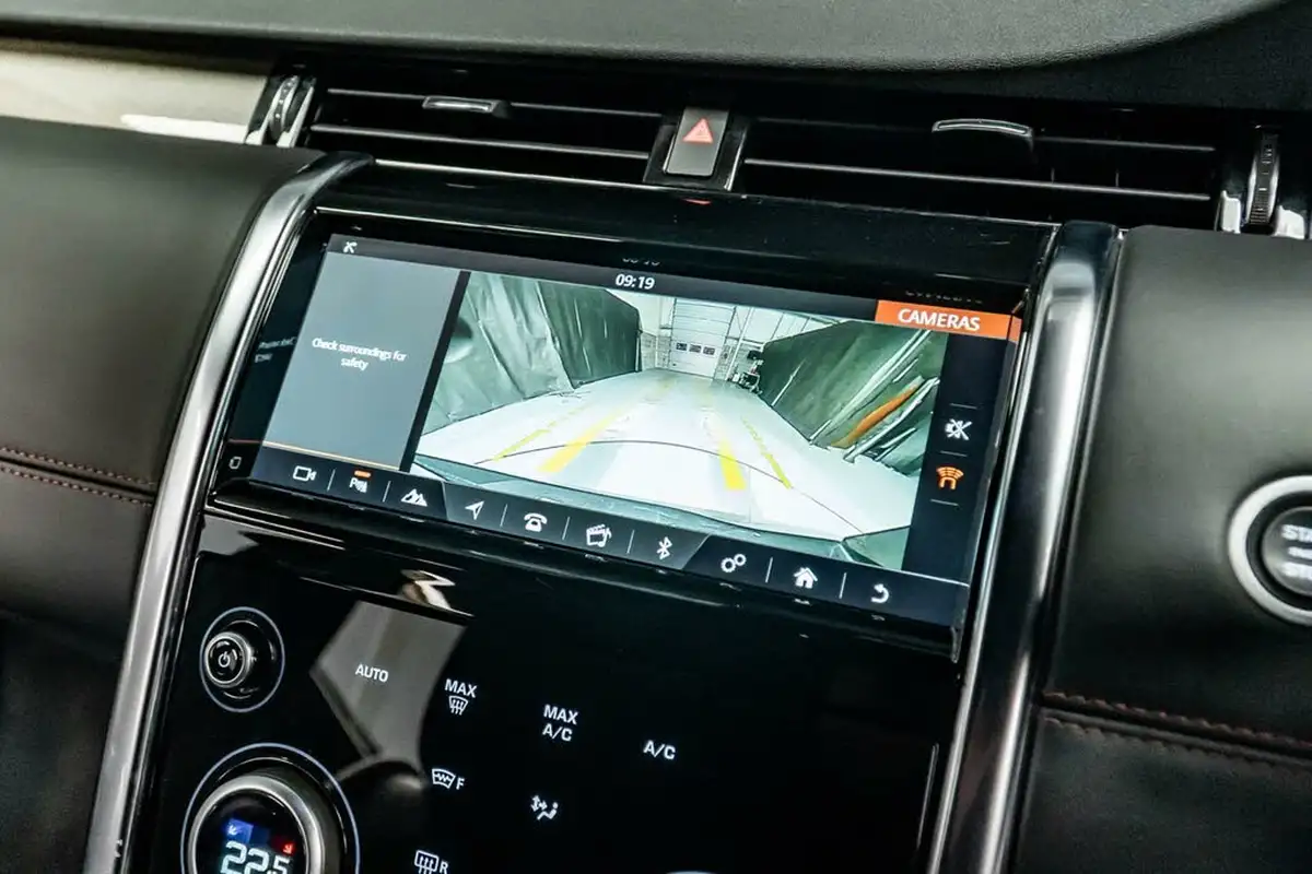 2020-land-rover-discovery-sport-20-d180-r-dynamic-hse-big-26