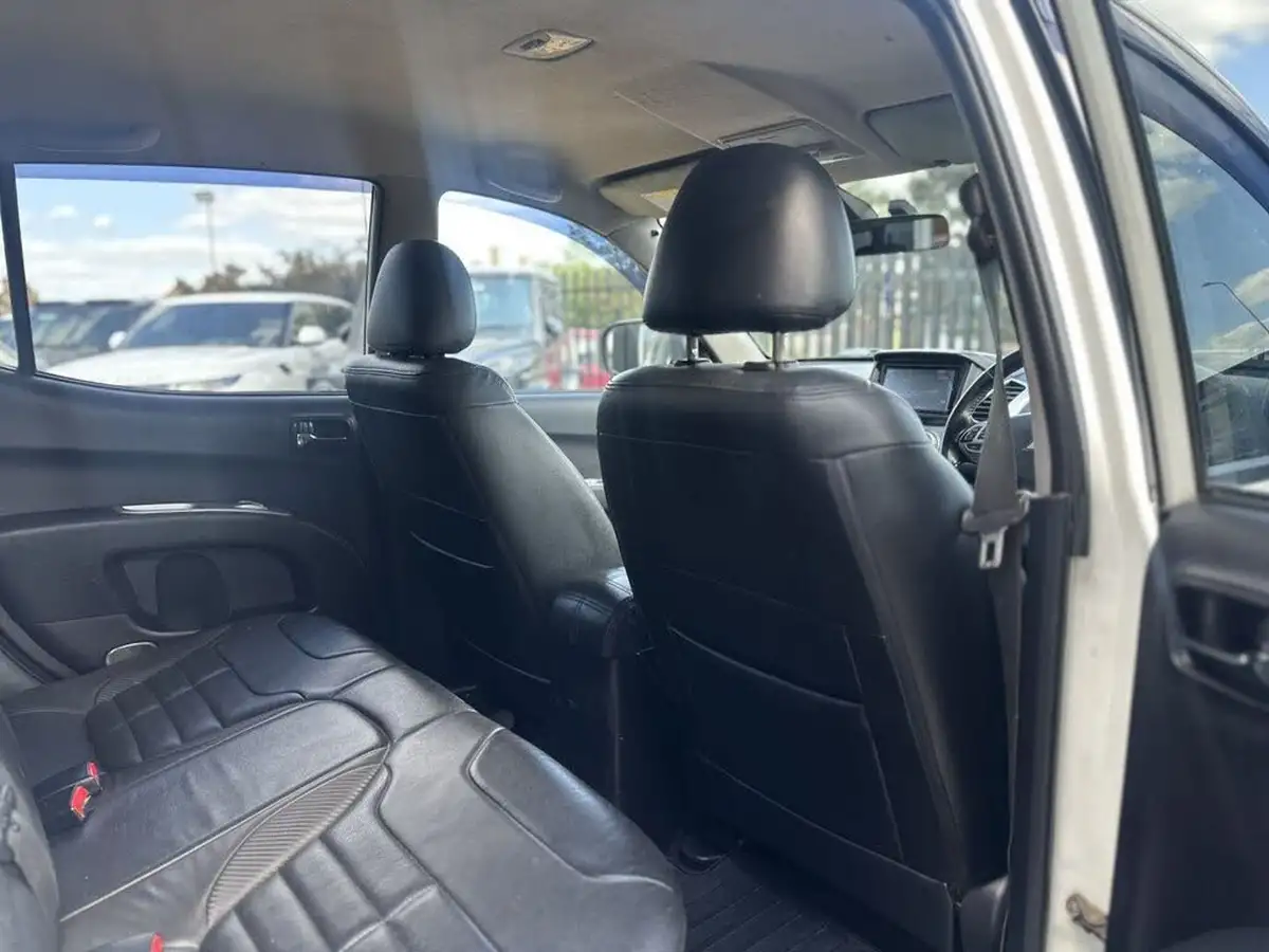 2015-mitsubishi-l200-25td-barbarian-auto-big-17
