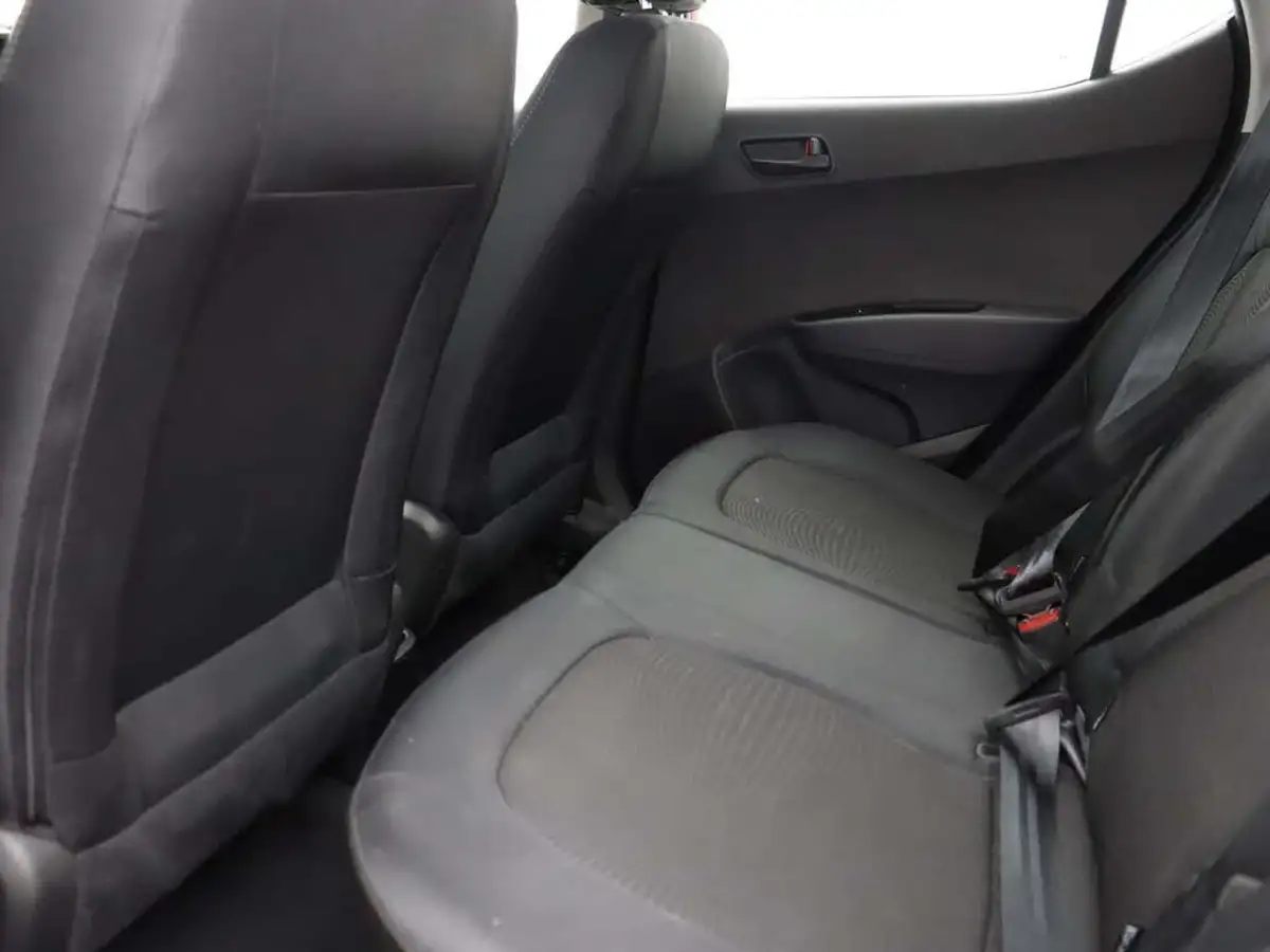 2019-hyundai-i10-10-se-67ps-big-12