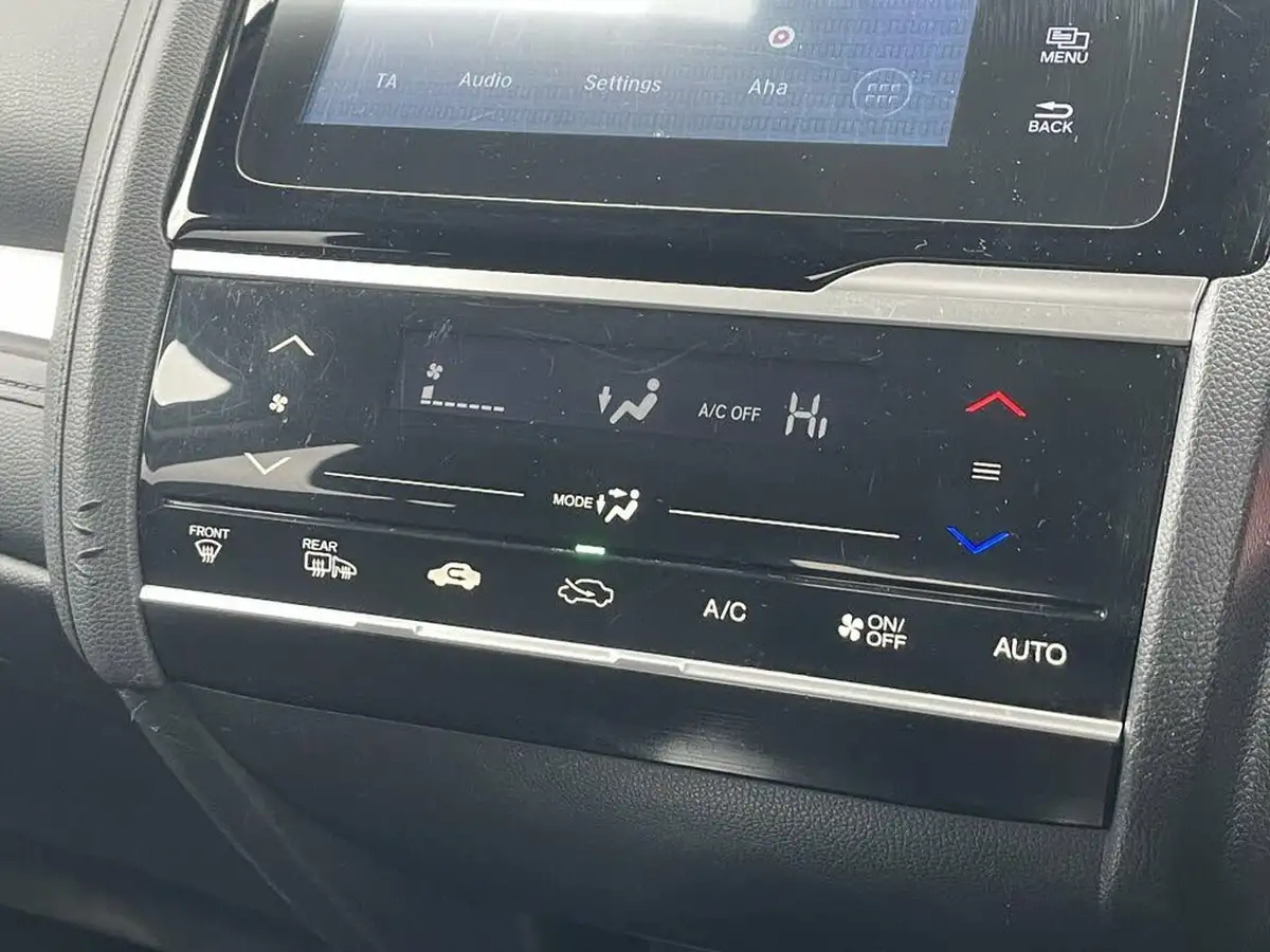 2018-honda-jazz-13-i-vtec-ex-navi-big-24