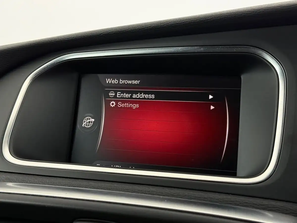 2019-volvo-v40-15-t2-r-design-edition-big-27