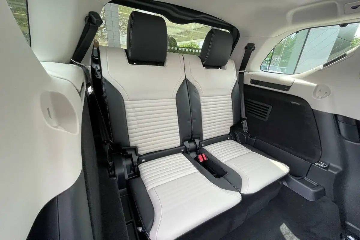 2025-land-rover-discovery-30-d350-metropolitan-edition-big-33