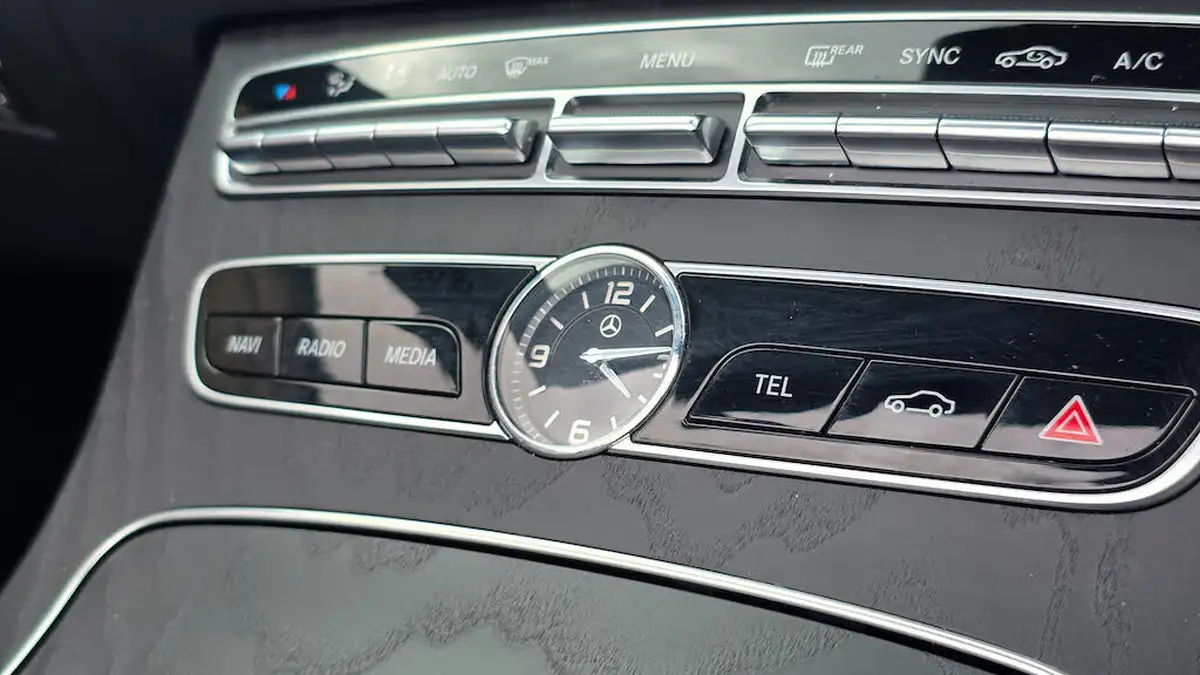 2020-mercedes-benz-e-class-20d-e220d-amg-line-premium-cabriolet-2d-big-21