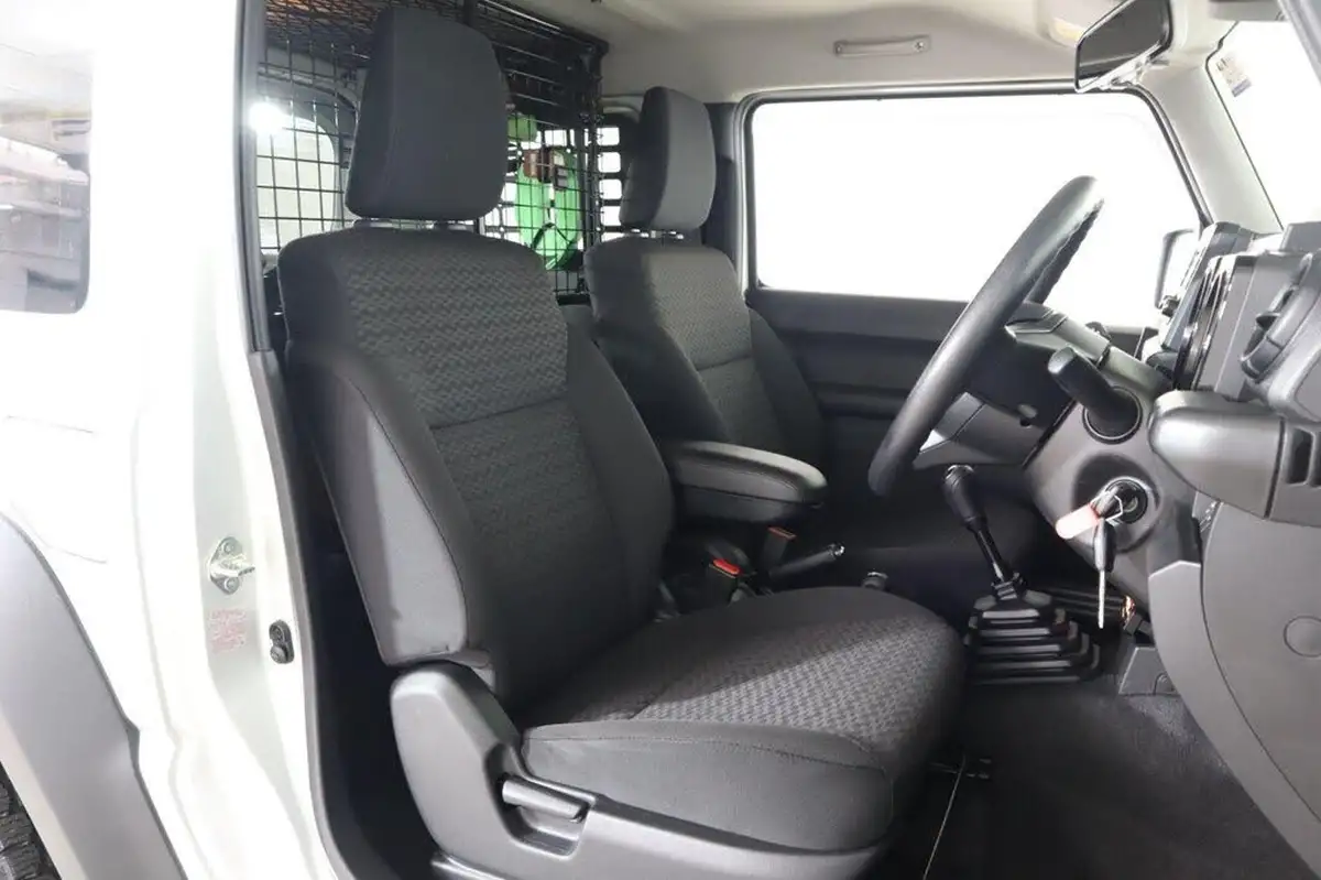 2024-suzuki-jimny-15-light-commercial-allgrip-big-11