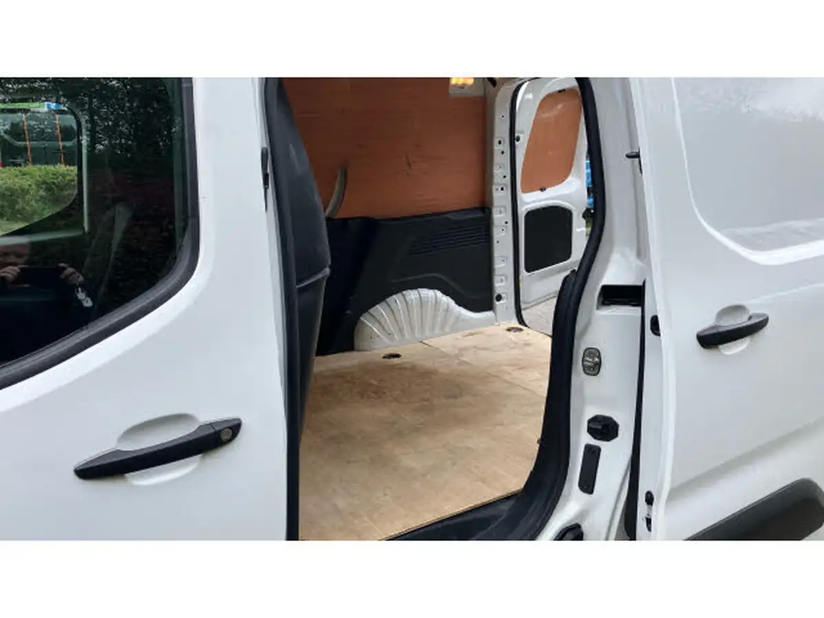 2022-vauxhall-combo-15cdti-dynamic-2300-130pseu6d-l1h1-panel-big-15
