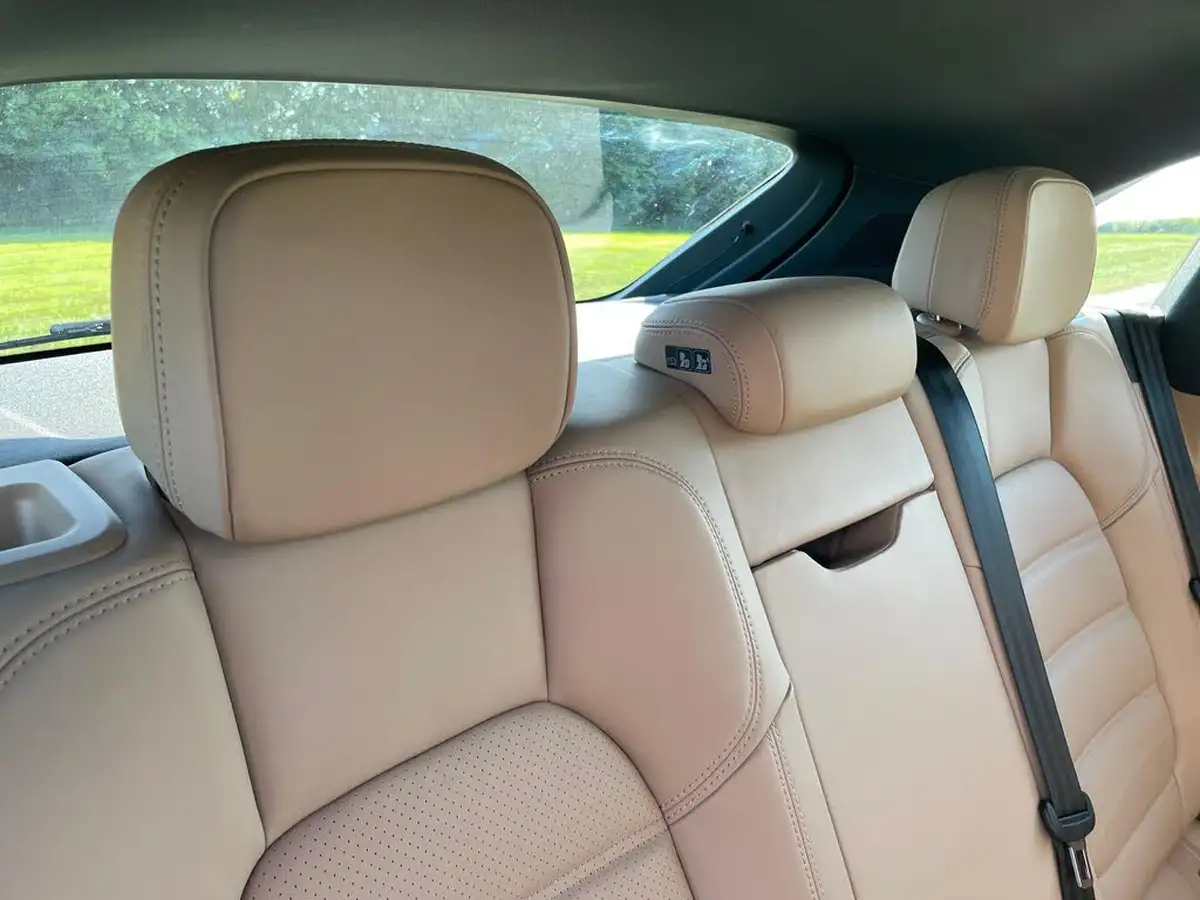 2021-porsche-macan-30-s-big-29