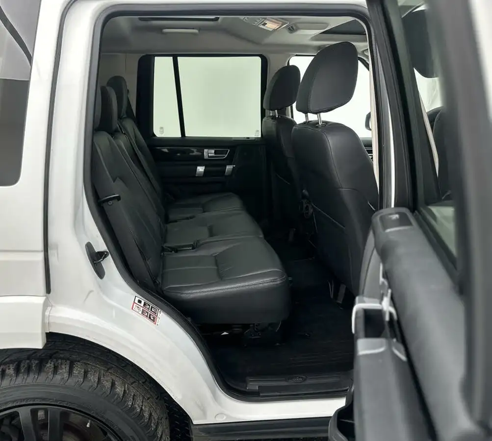 2016-land-rover-discovery-4-30-sd-v6-hse-big-17