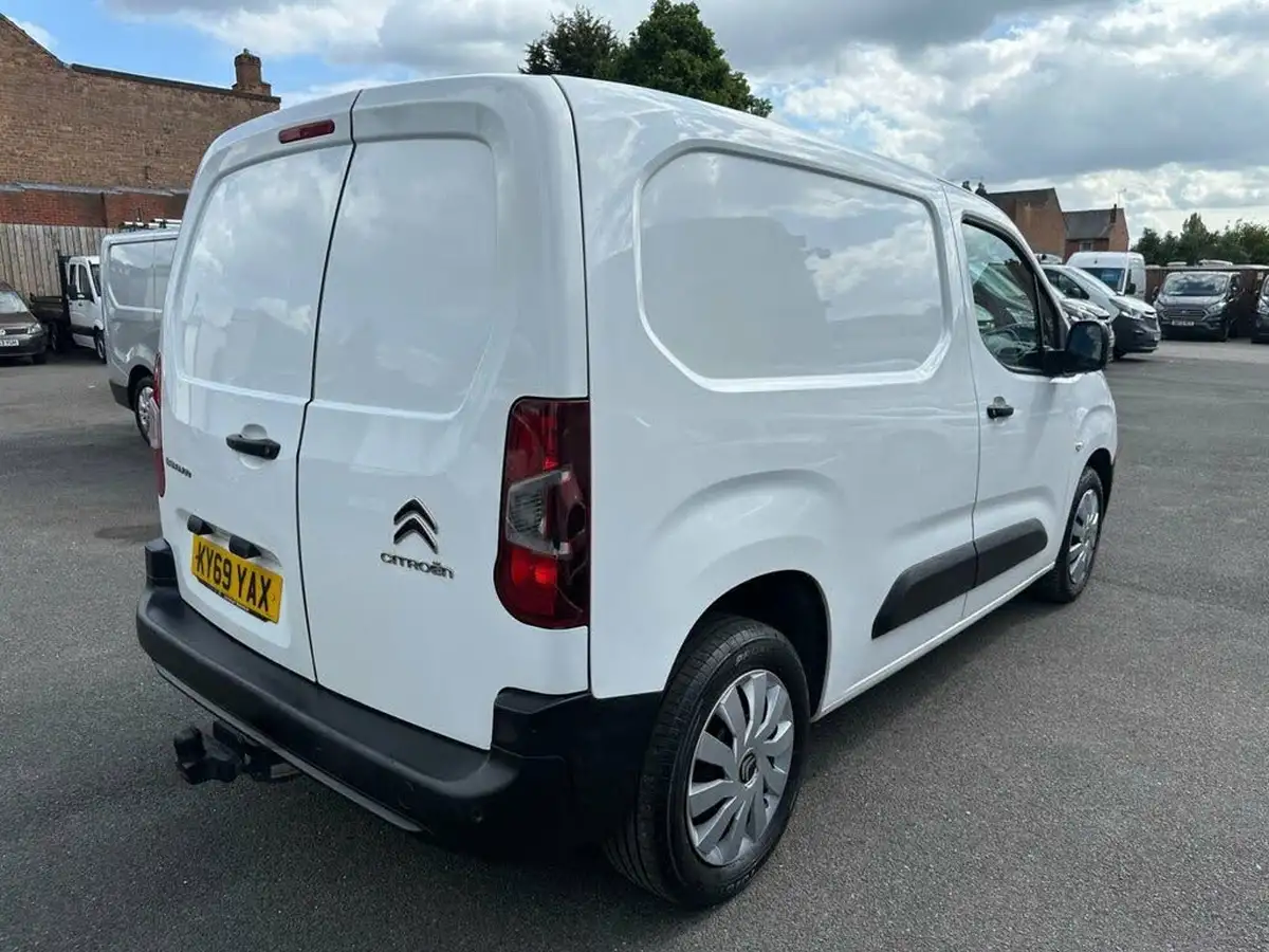 2019-citroen-berlingo-15bluehdi-1000-enterprise-100pseu6dt-e-panel-big-40