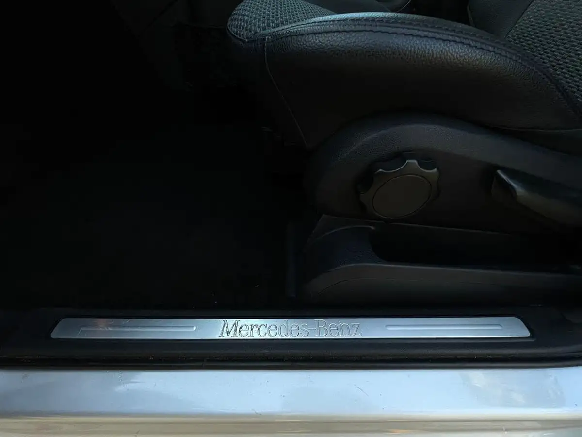 2011-mercedes-benz-a-class-15-a160-avantgarde-se-95bhp-5d-cvt-big-77
