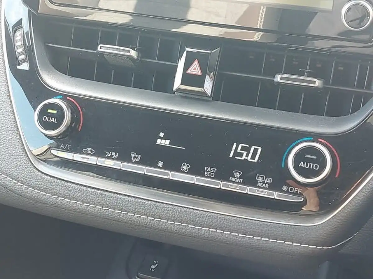 2021-toyota-corolla-18-vvt-i-trek-big-13