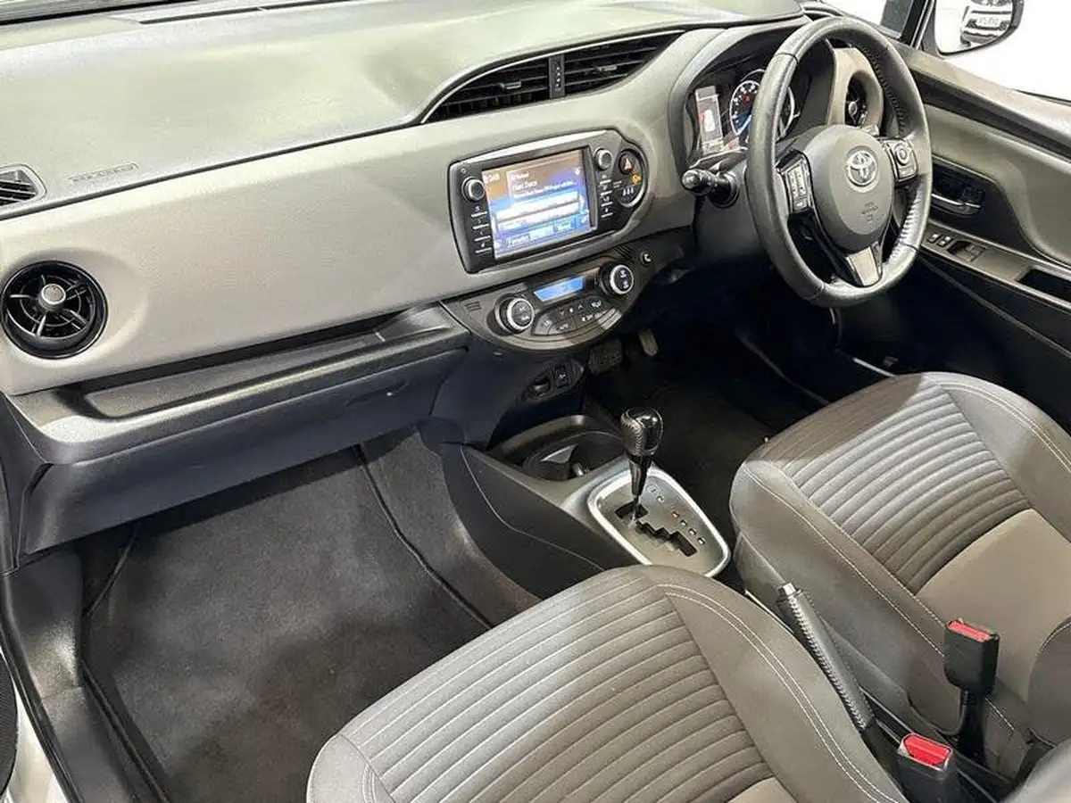 2020-toyota-yaris-15-vvt-i-icon-98bhp-hybrid-1497cc-e-cvt-big-10