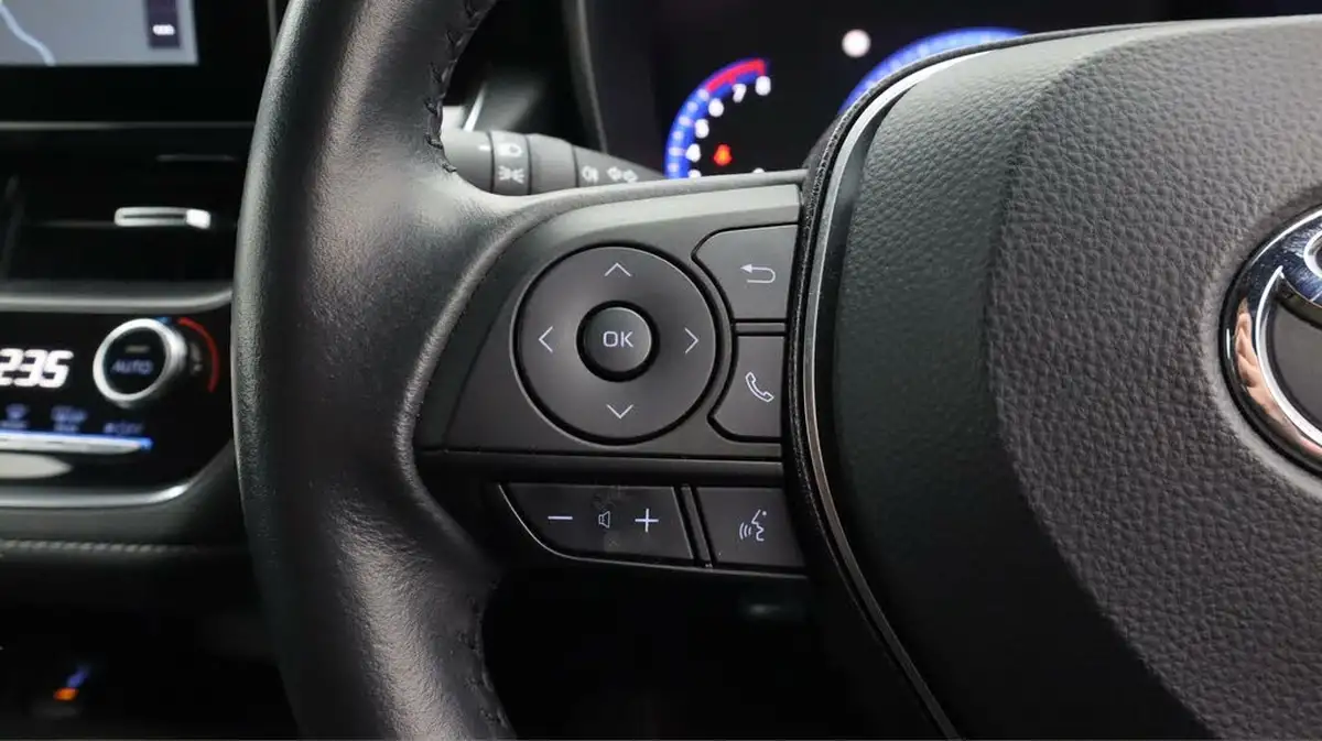 2022-toyota-corolla-20-vvt-i-design-181bhp-spare-wheel-hatchback-big-25