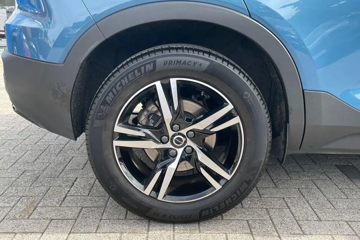 2022-volvo-xc40-20-b3-plus-big-12