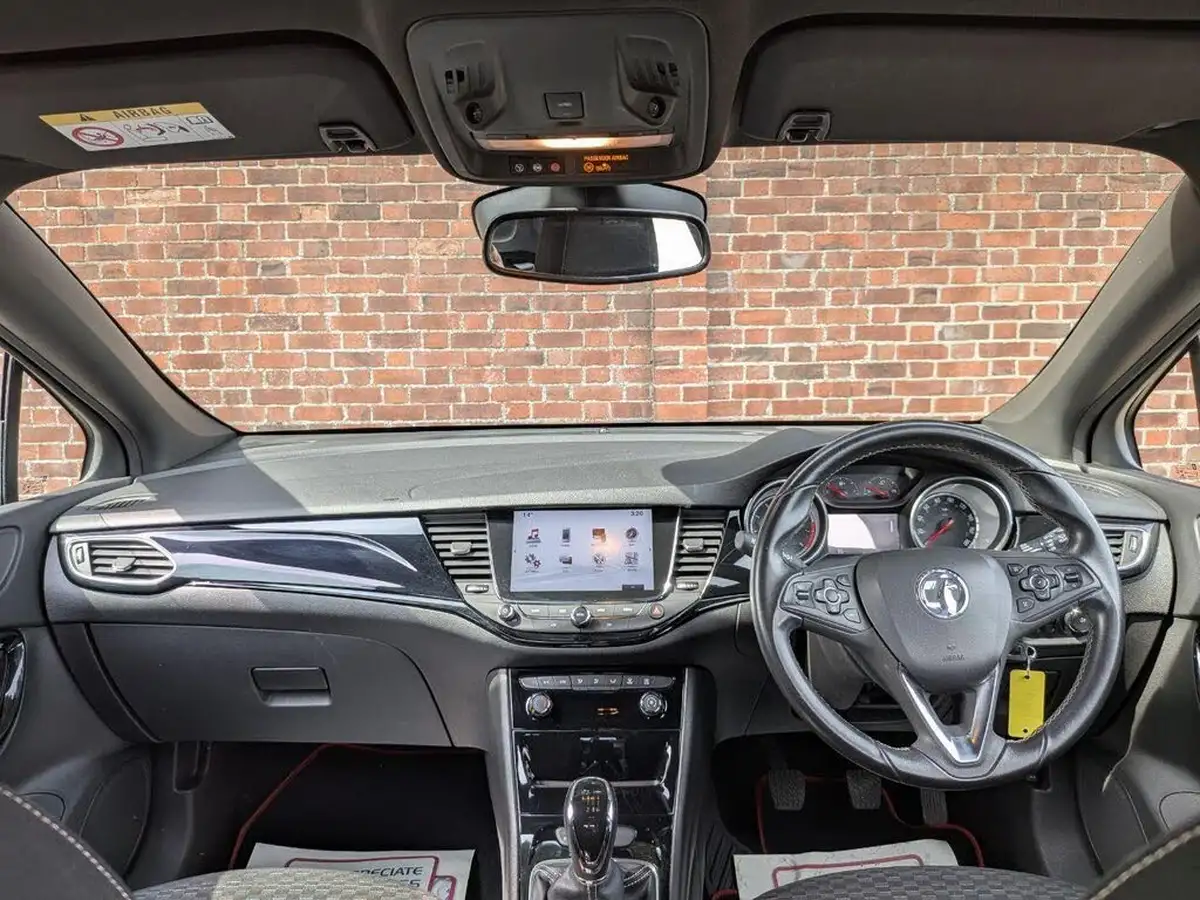 2017-vauxhall-astra-14i-16v-turbo-sri-vx-line-nav-big-1