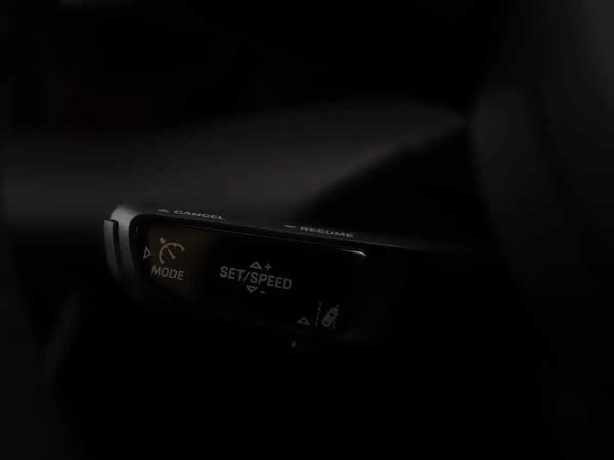 2025-porsche-macan-e-4s-electric-big-29