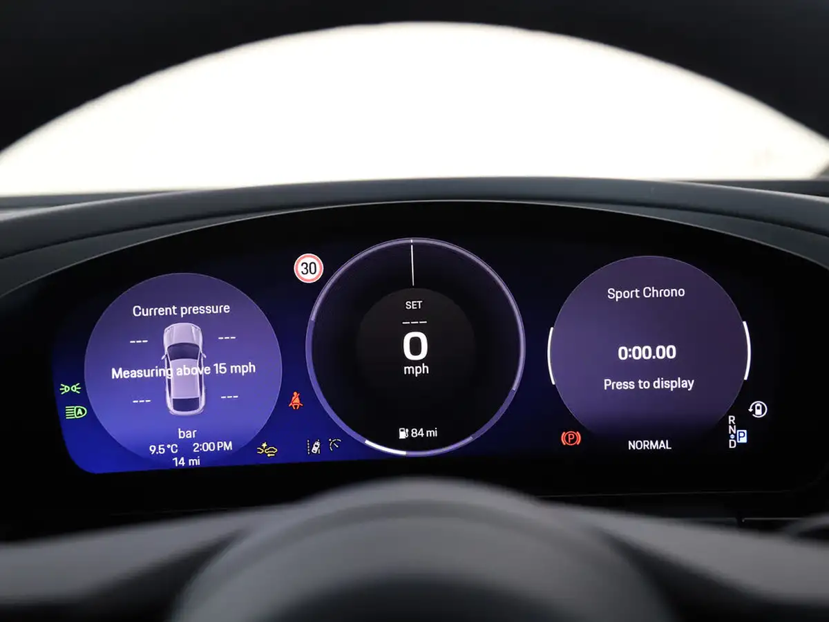 2025-porsche-macan-e-4s-electric-big-25