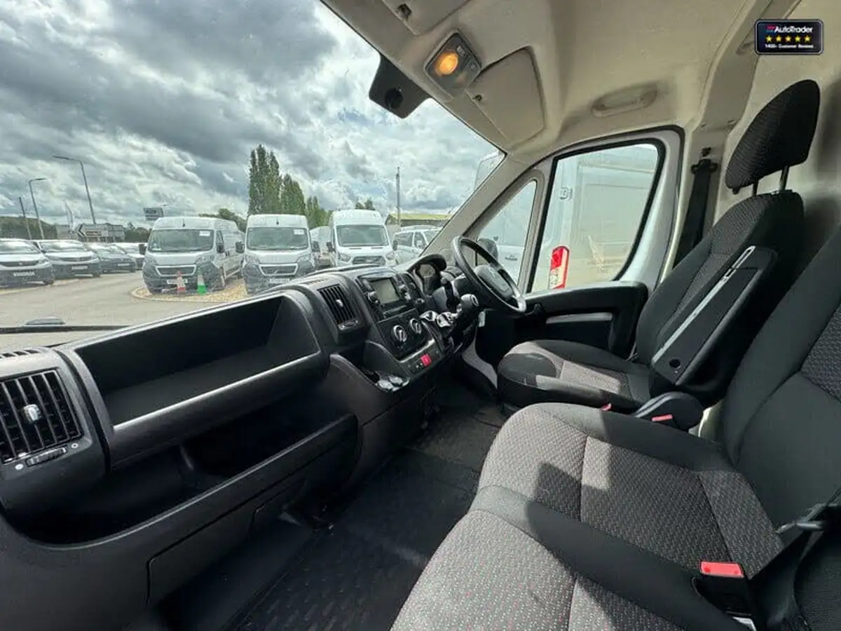 2022-citroen-relay-22bluehdi-35-l3h2-enterprise-panel-big-11