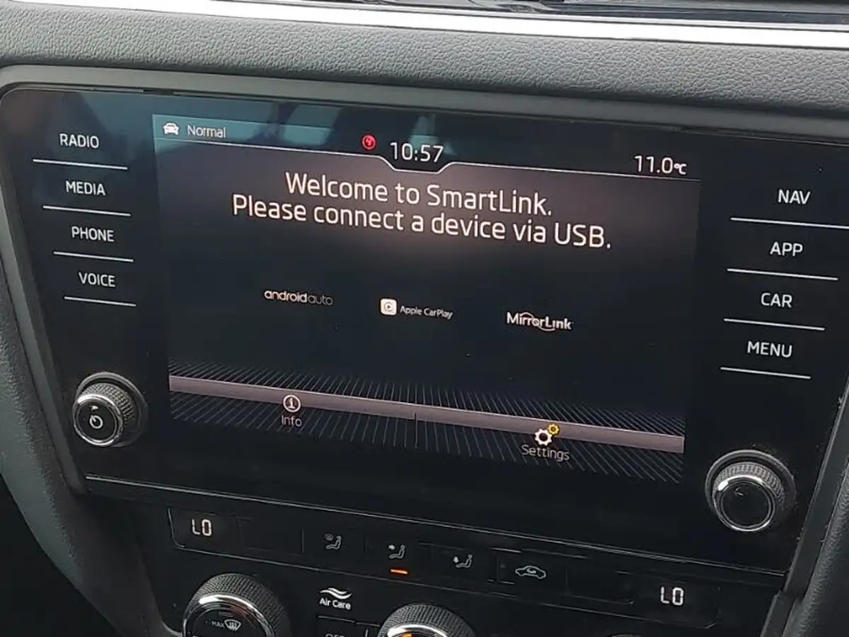 2020-skoda-octavia-16tdi-se-l-estate-big-14