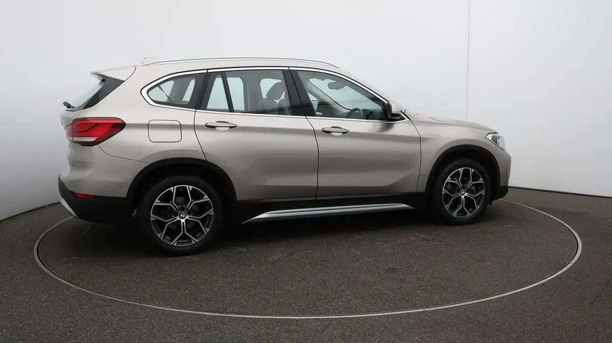 2021-bmw-x1-15-sdrive18i-xline-dct-big-54