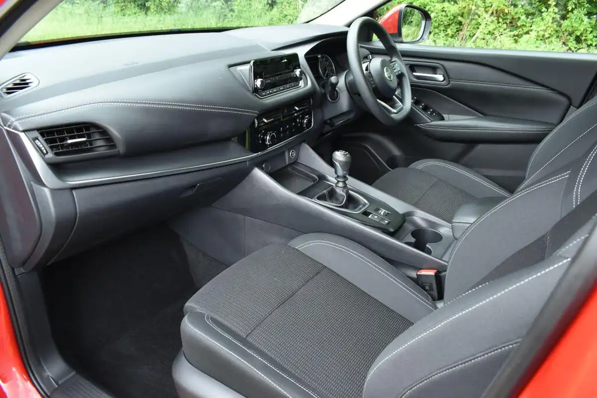 2021-nissan-qashqai-13-dig-t-visia-big-9