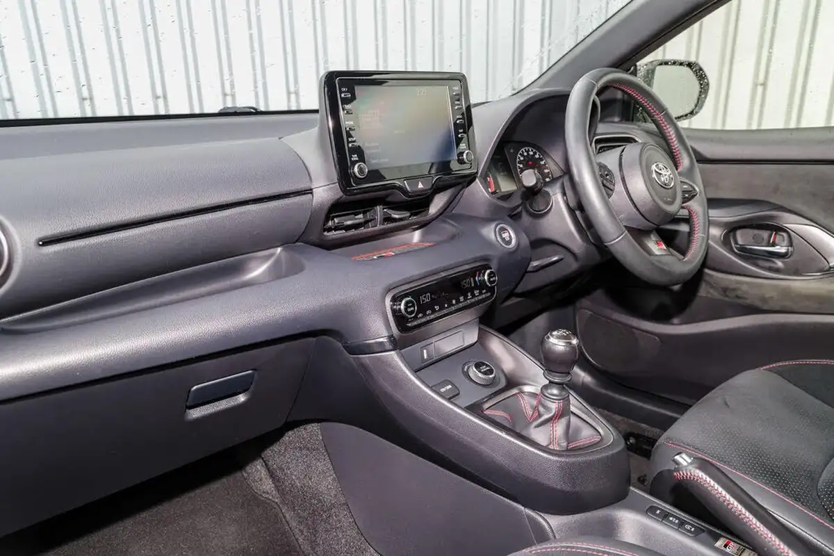 2021-toyota-yaris-16-gr-circuit-pack-big-4