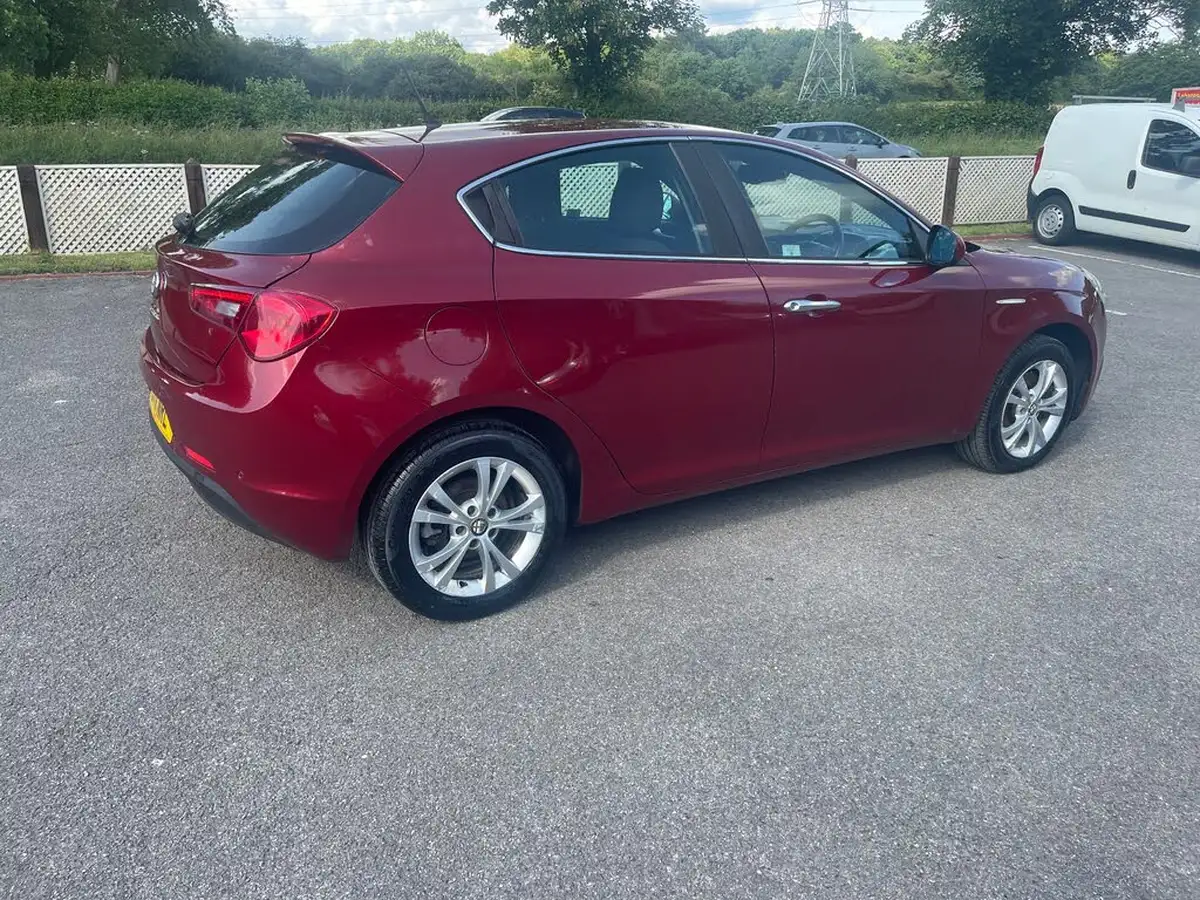2011-alfa-romeo-giulietta-14-lusso-tb-multiair-170bhp-big-10