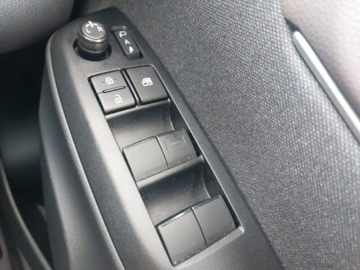 2021-toyota-yaris-cross-15-vvt-i-excel-big-12