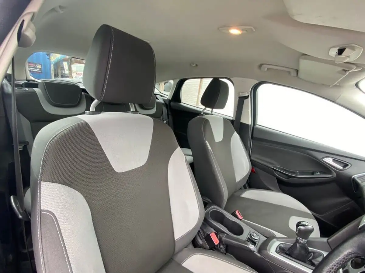 2012-ford-focus-16-zetec-ti-vct-125ps-hatchback-big-14