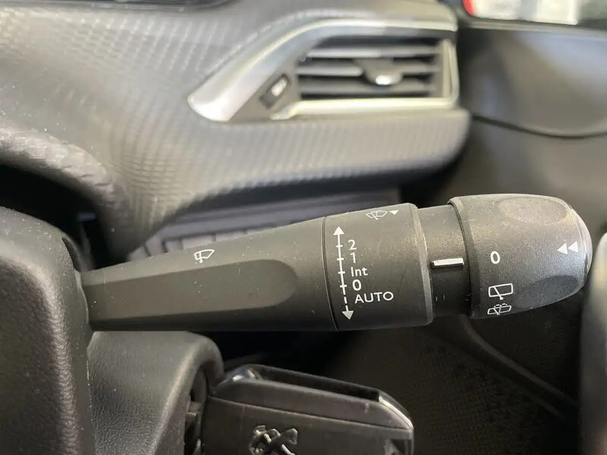 2019-peugeot-2008-suv-12-puretech-allure-82bhp-big-20