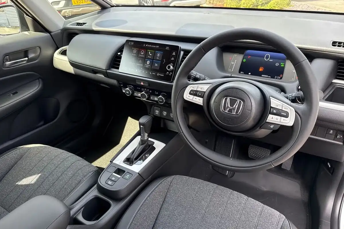2025-honda-jazz-15-i-mmd-advance-big-36