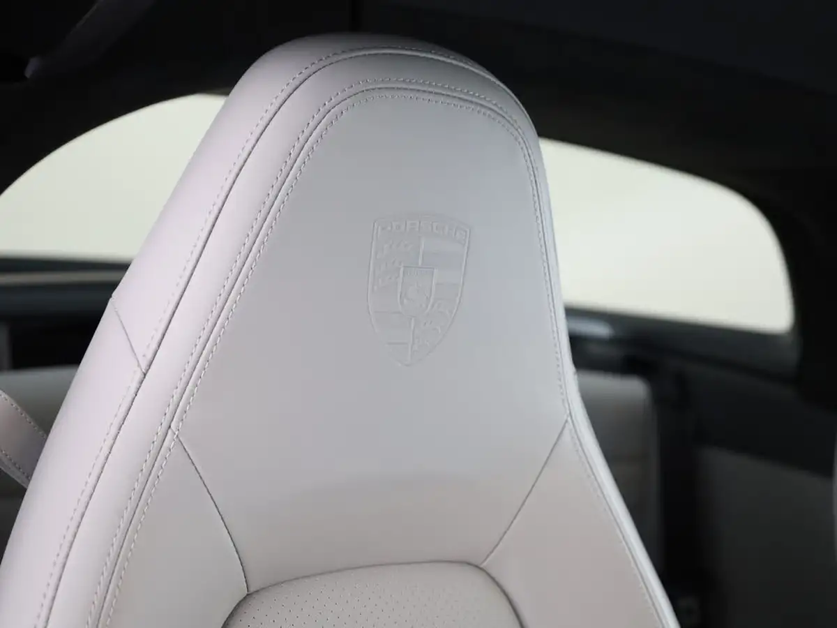 2023-porsche-911-30-targa-4-big-10