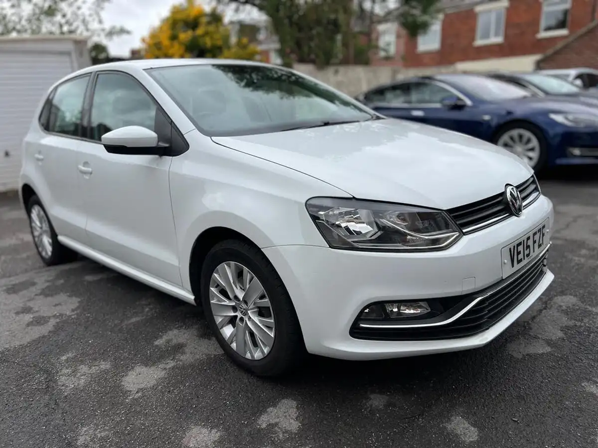 2015-volkswagen-polo-10-se-75ps-5d-big-0