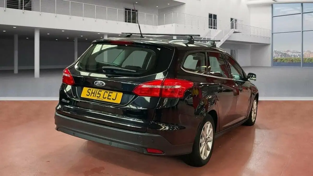 2015-ford-focus-16-titanium-estate-big-7