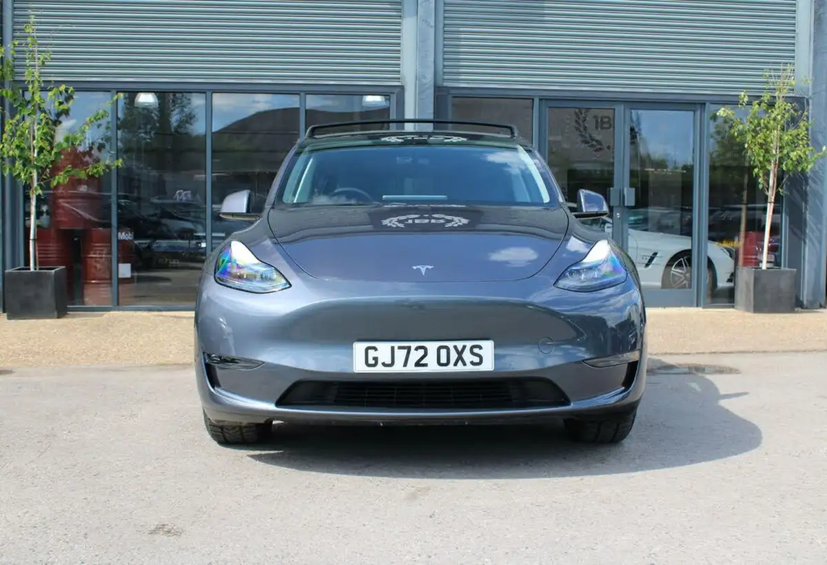 2022-tesla-model-y-e-long-range-big-6
