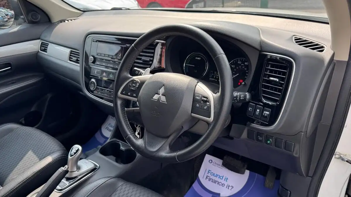 2015-mitsubishi-outlander-20-gx3h-phev-5st-big-12