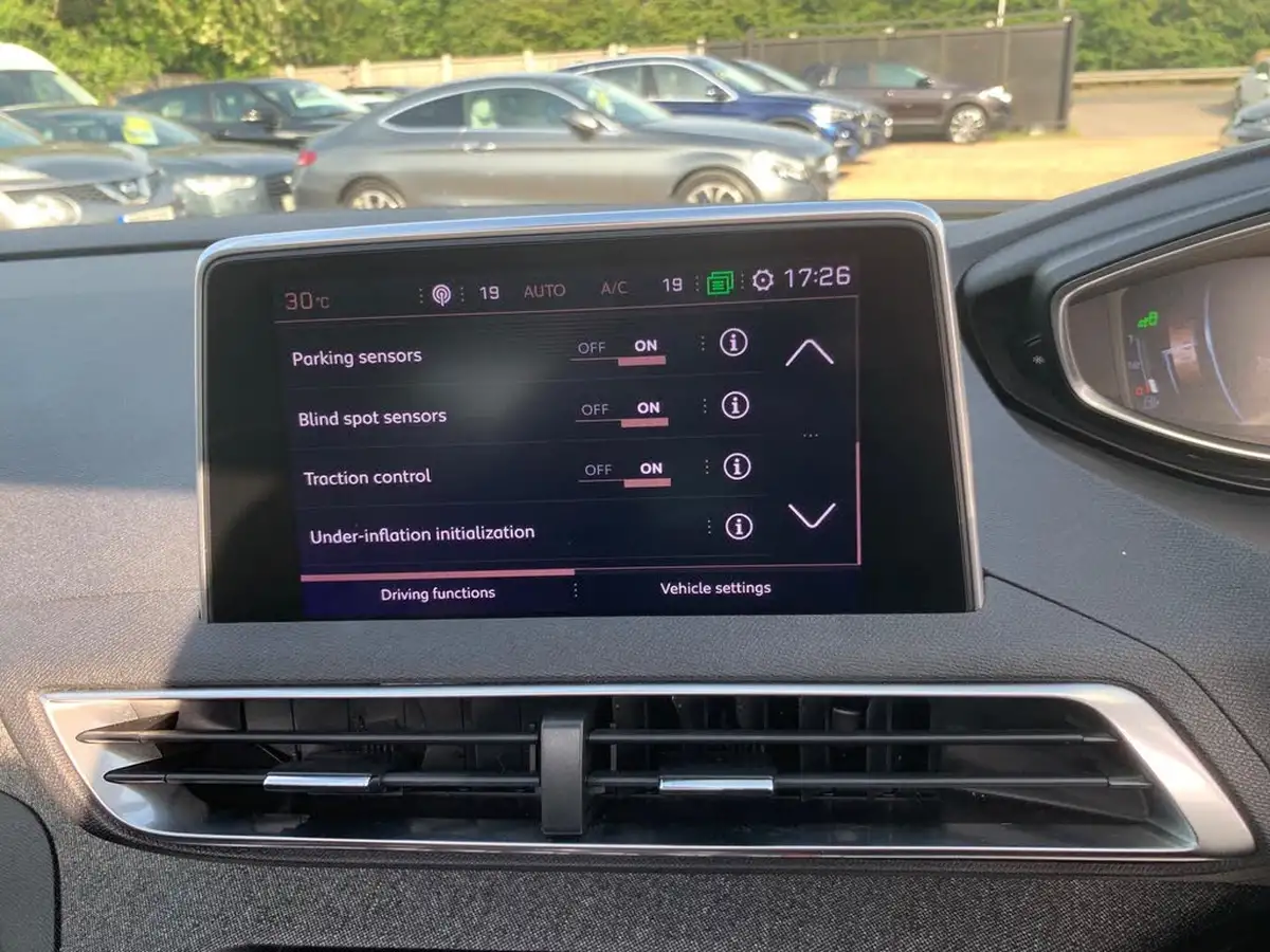 2018-peugeot-3008-suv-16-thp-gt-line-premium-big-21